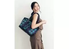 Chic Travel Companion: Stylish Women's Weekender Bag for Effortless Getaways!